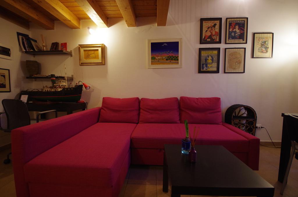 Piazzetta Santa Barbara Apartment Bari Room photo